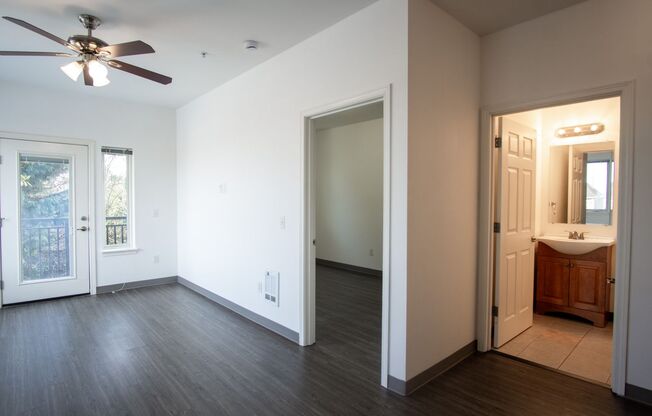 1 bed, 1 bath, 431 sqft, $1,295, Unit 14