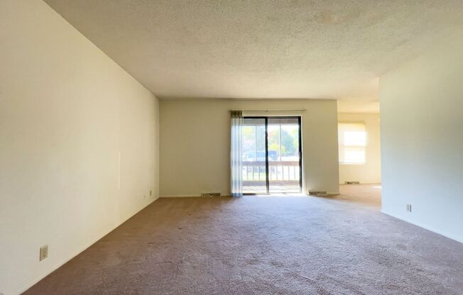 2 beds, 1 bath, 957 sqft, $875, Unit 1H