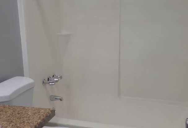 2 beds, 1 bath, 695 sqft, $1,230, Unit 505 Q7