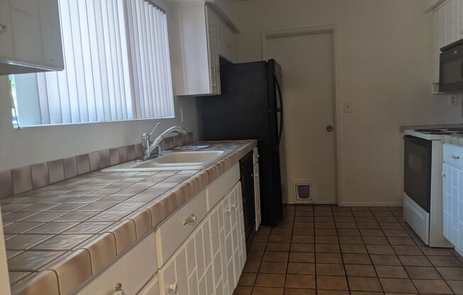 3 beds, 2 baths, $1,700