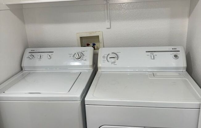 2 beds, 2 baths, $1,400, Unit Unit 2127, Bldg 32