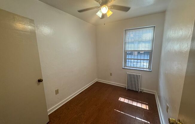 3 beds, 1 bath, $1,995, Unit 210C