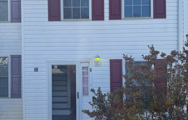 Updated Townhouse In Hunter Hills