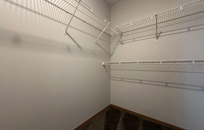 2 beds, 1 bath, 1,150 sqft, $960, Unit 3-08