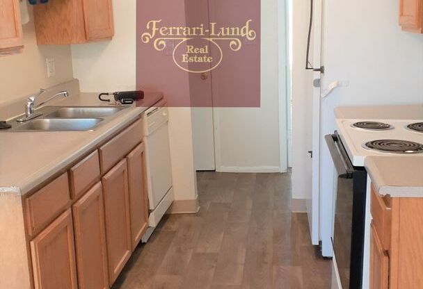 Condo Near UNR, upstairs apartment,  2 Bedroom, 1 bathroom - Kay DeAlba Property!