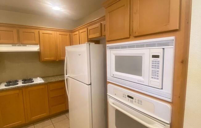 Stunning Top Floor View Condo at Park Avenue!