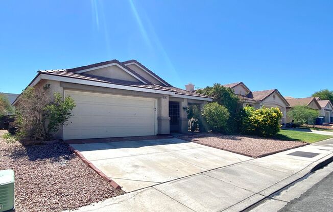 Charming 3-Bedroom Home Near Freeway & Shopping in 89108