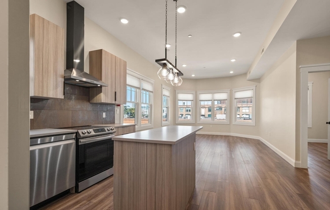 701 E 2 ST