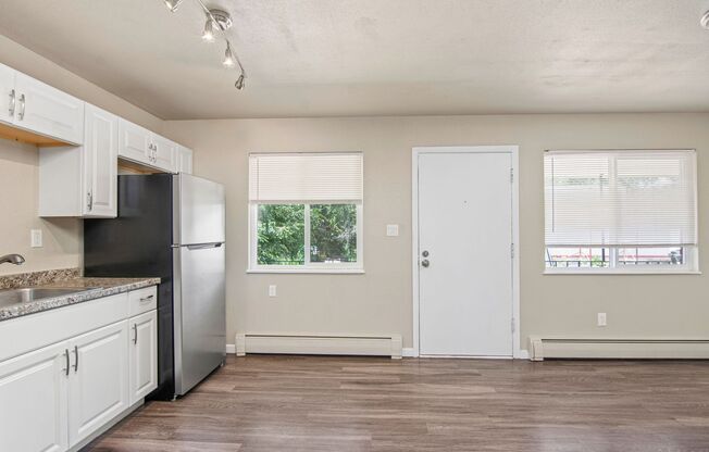 Remodeled and Old Colorado City under $1k