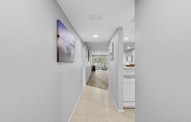 5 miles from 5th Avenue and Downtown Naples!