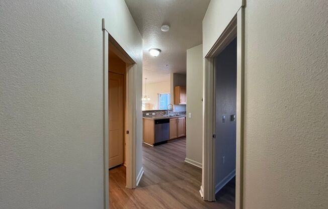 Charming 2 bed 2 bathroom place in Portland! Garage and covered balcony! Washer & Dryer in unit!