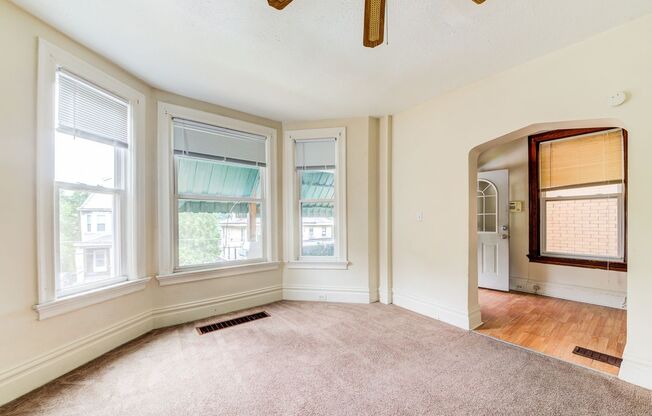 5 beds, 1.5 baths, $1,899, Unit Mt Washington