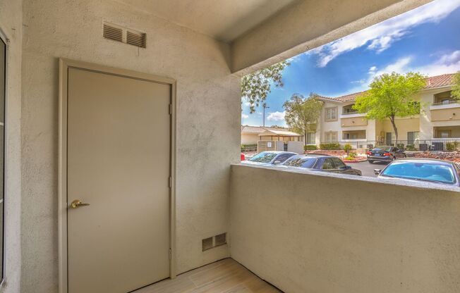 Beautiful Remodeled Condo located on the First floor with 2 bedrooms!