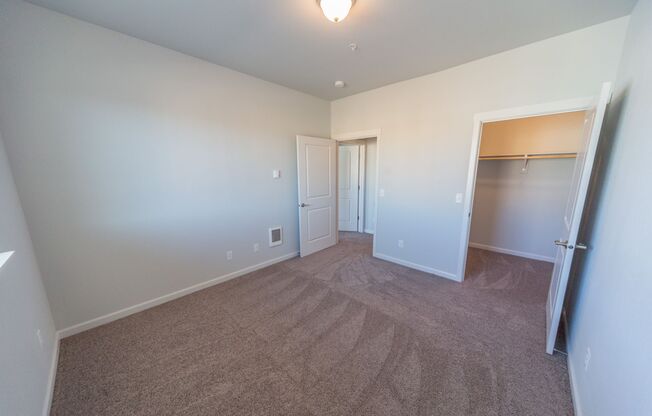 The Best of Both Worlds: Nature at your Doorstep, City at your Fingertips!