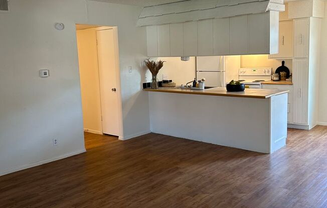 2 beds, 2 baths, 920 sqft, $1,814, Unit SUX-318