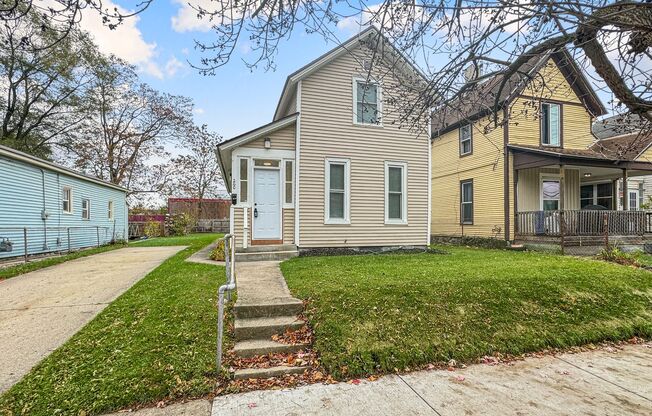 Check out this lovely 4 bedroom 1.5 bathroom on the SW side of Grand Rapids-Close to downtown, GVSU downtown campus