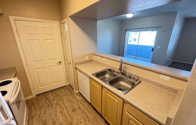 2 beds, 2 baths, $1,295, Unit UNIT 2080