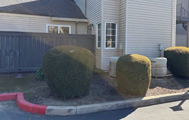 2 beds, 2 baths, 900 sqft, $2,015, Unit 156