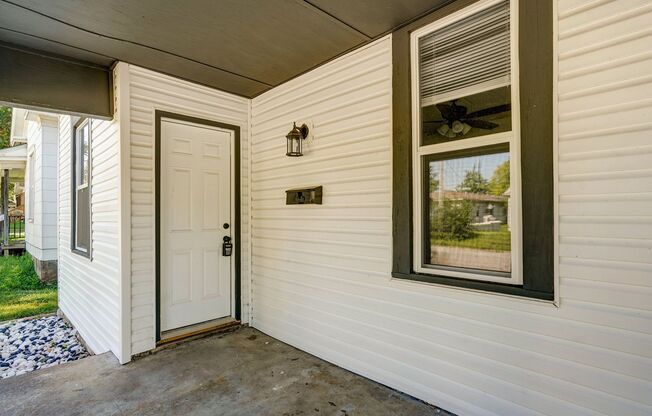 3 Bedroom, 1 Bathroom remodeled house!