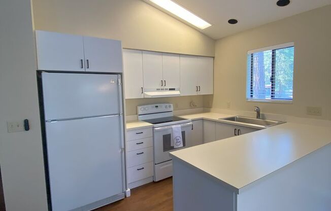 2 beds, 1 bath, $1,695