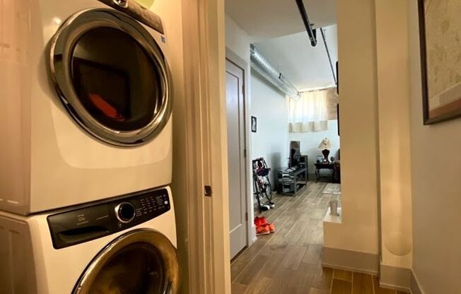 1 bed, 1 bath, 823 sqft, $1,795, Unit 1432-010