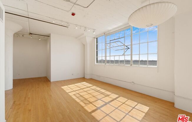Studio, 1 bath, 980 sqft, $2,500, Unit 519