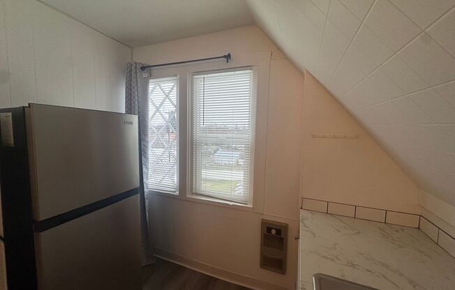 1 bed, 1 bath, 600 sqft, $1,050, Unit Unit 5