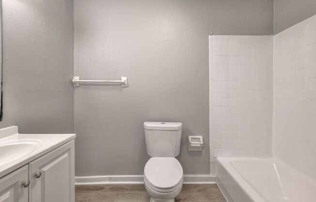 2 beds, 1.5 baths, 962 sqft, $1,349, Unit E13