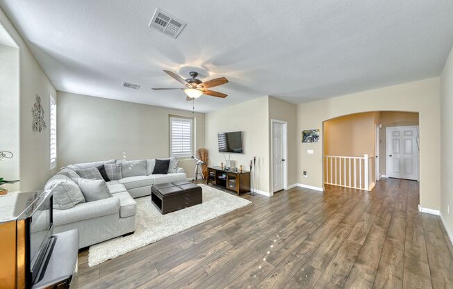 MOVE-IN SPECIAL! LOADED W/ UPGRADES! STUNNING 3BD/2.5BA NEAR SUMMERLIN!