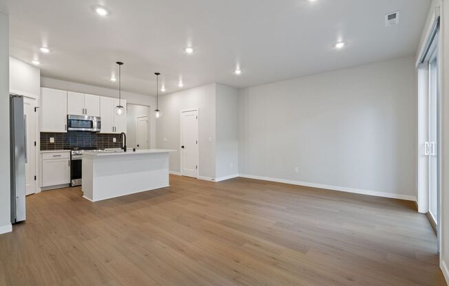 3 beds, 2.5 baths, 1,475 sqft, $2,595, Unit 3330