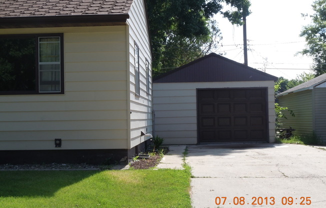 3 beds, 2 baths, $1,495