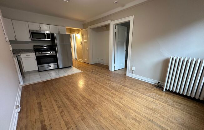 1 bed, 1 bath, $1,095, Unit 62