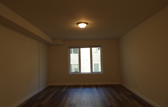 12544 15 AVE NE