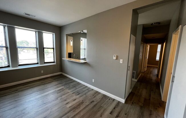 PERFECT 2/2 - RENOVATED, STAINLESS, GRANITE, PREMIUM W/D, PARKING!