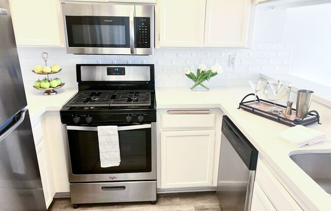1 bed, 1 bath, 698 sqft, $2,595, Unit 0208