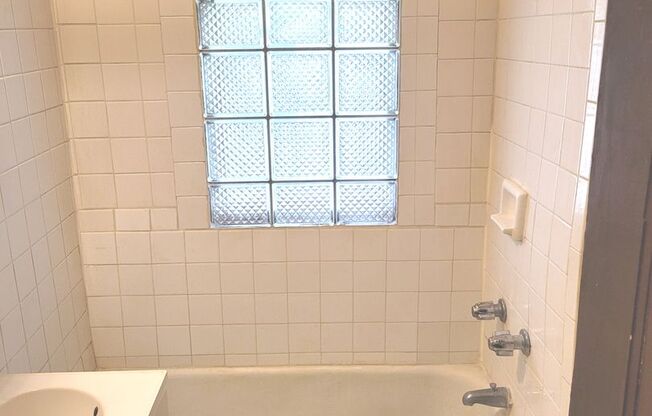 Studio, 1 bath, $775, Unit 109