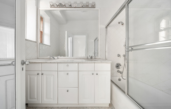 225 W 86 ST