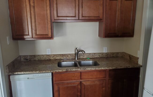 Cute 2/1 home with Florida room