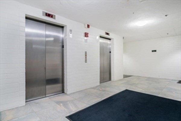 2 beds, 1 bath, 1,093 sqft, $2,400, Unit 1011
