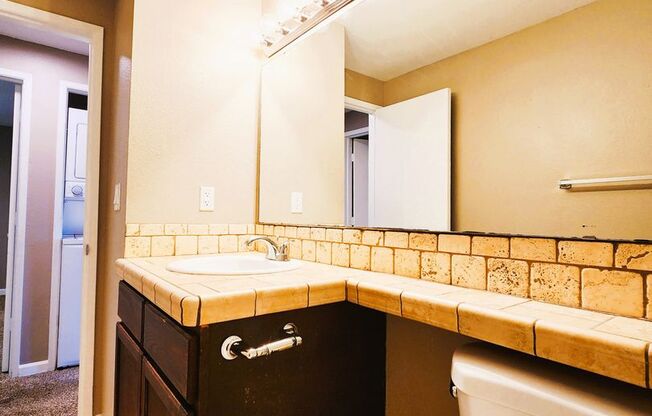 2 beds, 1 bath, 830 sqft, $1,315, Unit N-141