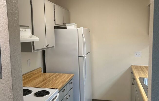 1 bed, 1 bath, 800 sqft, $850, Unit A07