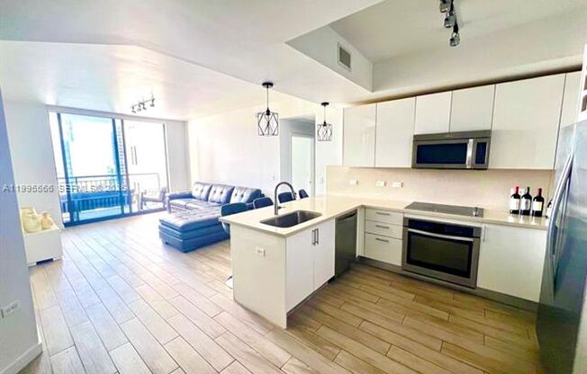 999 SW 1st Ave # 1807 (A11995566)