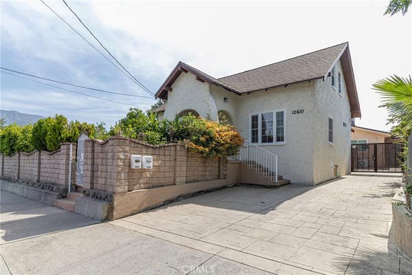10610 NASSAU AVE