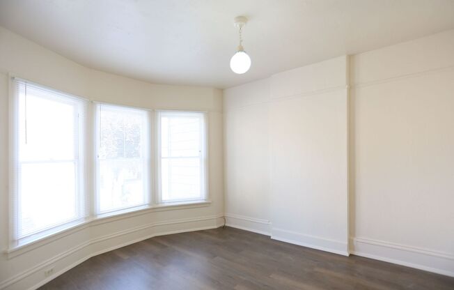 OPEN HOUSE: Sunday (7/13) 1:00pm-1:45pm. Spacious 2BR/1BA full flat in Upper Market area, Small pet considered, Parking available for add'l fee (74 Elgin Park)
