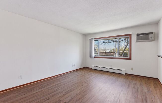 2 beds, 1 bath, $1,395, Unit 101