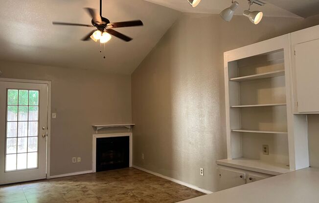 CUTE CUTE CUTE Single story townhome..