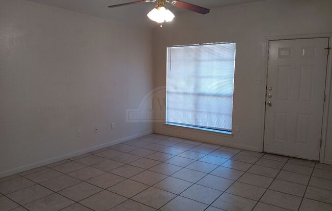 3 beds, 2 baths, $1,250, Unit 1302 Nicholas Cir Unit B