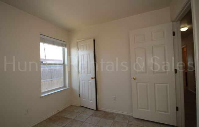 3 beds, 2 baths, $1,150, Unit Unit B