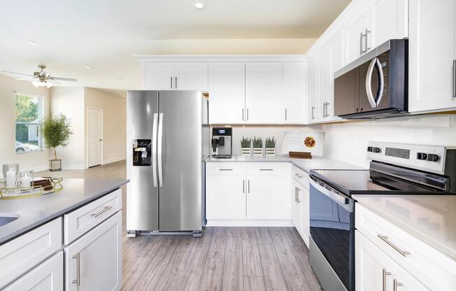 A bright, contemporary kitchen at Amavi Brier Creek, designed for everyday ease with Durham’s Brier Creek dining, shopping, and conveniences nearby.