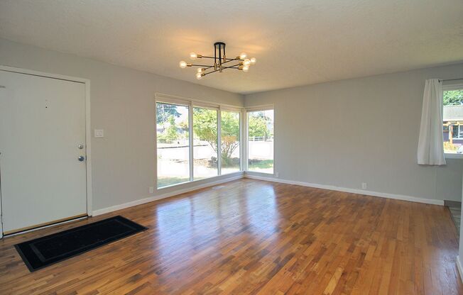 Adorable & Updated SE Portland 2 Mid-Century Ranch Home